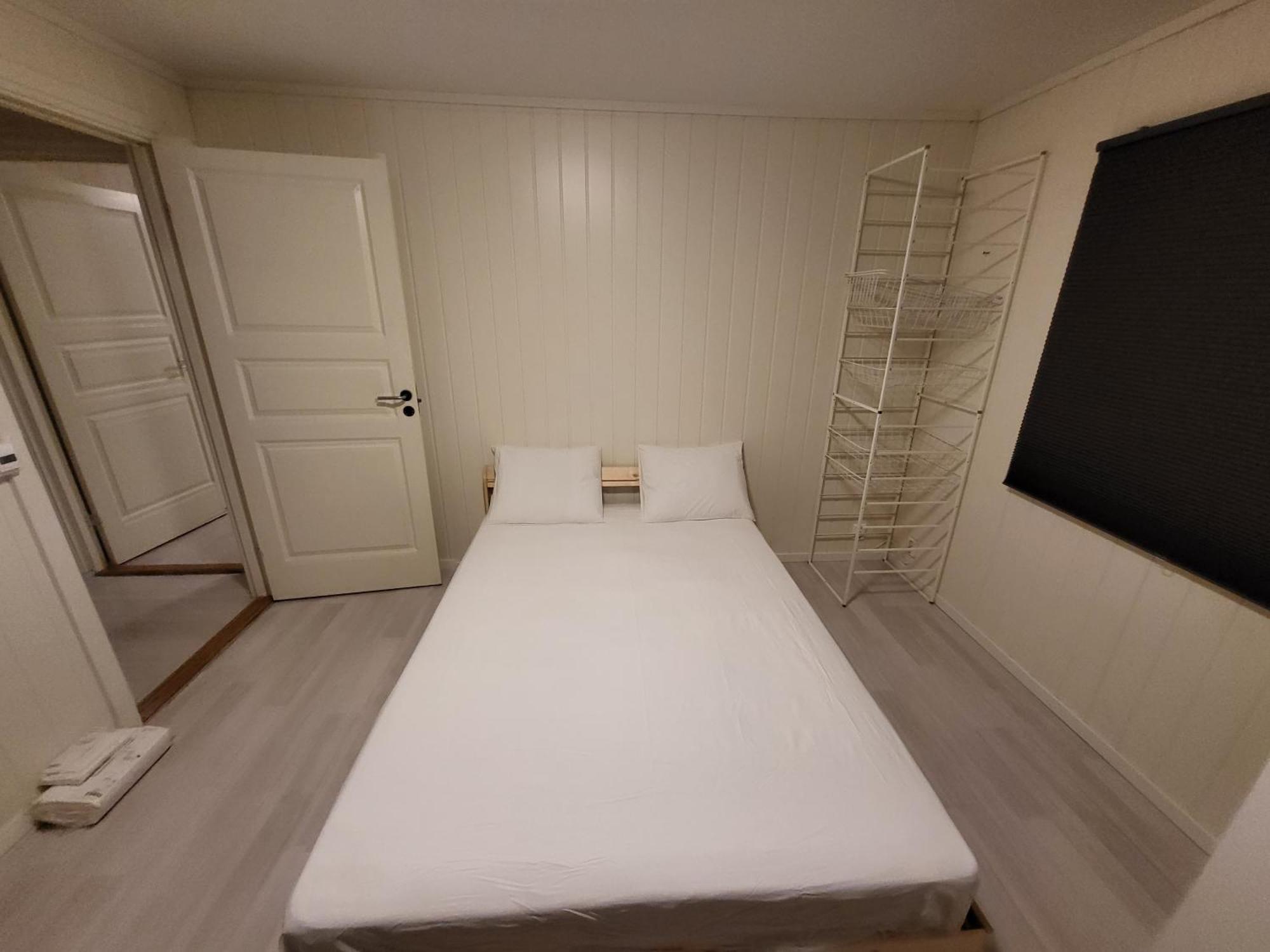Classic 4 Bedrooms, 9 Guest Apartment In Kjeller Lillestrom - Good Proximity To Oslomet And Lillestrom Train Station エクステリア 写真