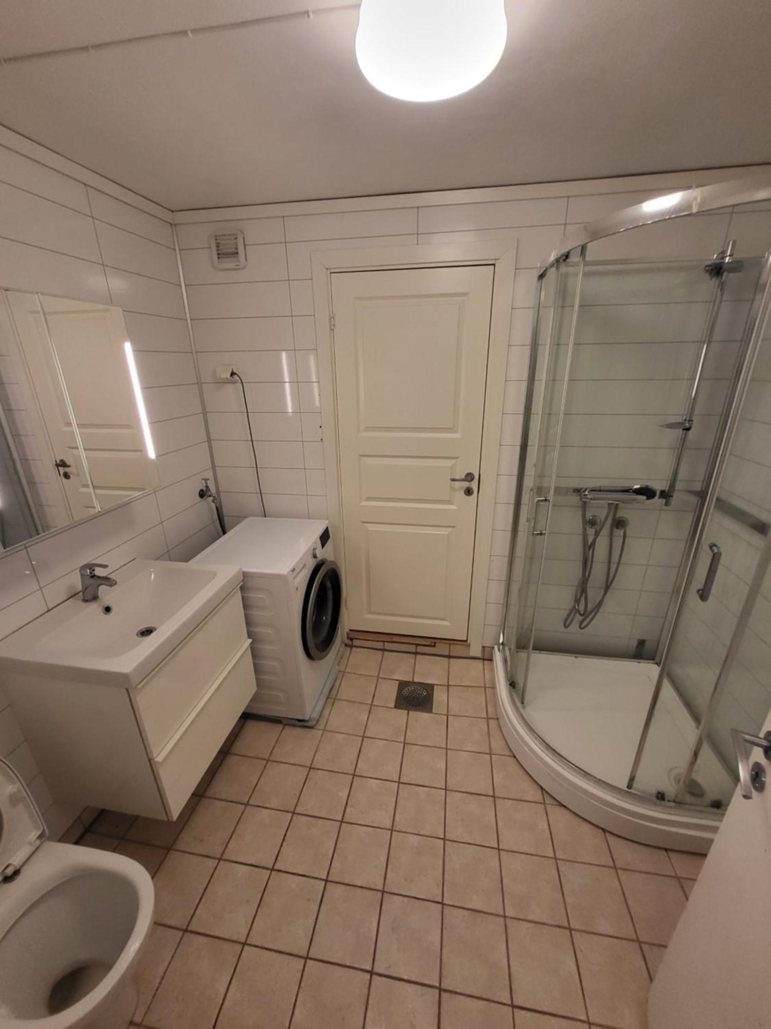 Classic 4 Bedrooms, 9 Guest Apartment In Kjeller Lillestrom - Good Proximity To Oslomet And Lillestrom Train Station エクステリア 写真