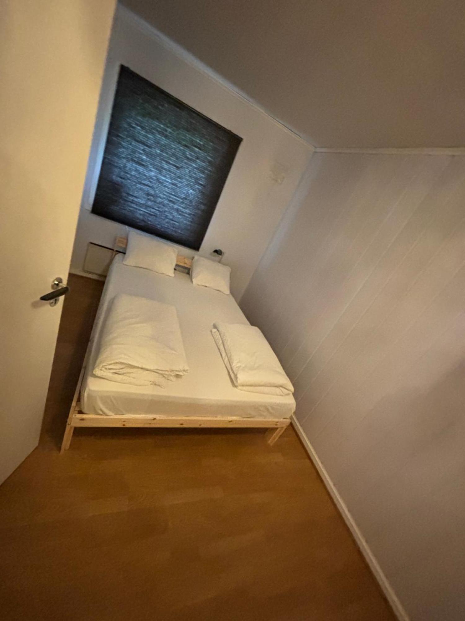 Classic 4 Bedrooms, 9 Guest Apartment In Kjeller Lillestrom - Good Proximity To Oslomet And Lillestrom Train Station エクステリア 写真
